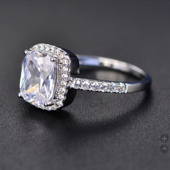 Real Sterling Silver Emerald Gemstone Ring - Picture 3 of 4